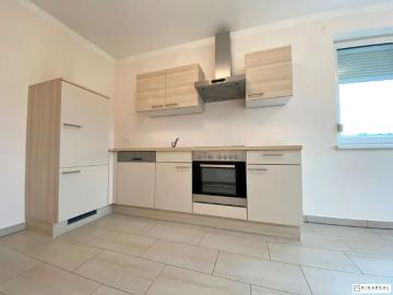 Schöne Balkonwohnung | Wohnküche + 2 separate Zimmer