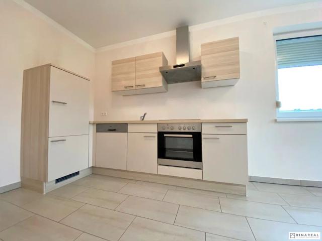 Schöne Balkonwohnung | Wohnküche + 2 separate Zimmer