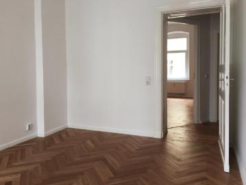 Schöne Berliner Altbauwohnung mit Balkon hofseite in Neukölln