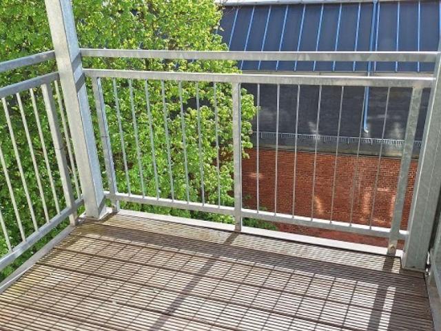 Schöne gemütliche 4 Raumwohnung mit Balkon und Einbauküche