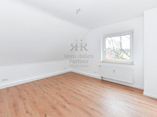 Sehr schönes renoviertes Apartment mit Balkon!