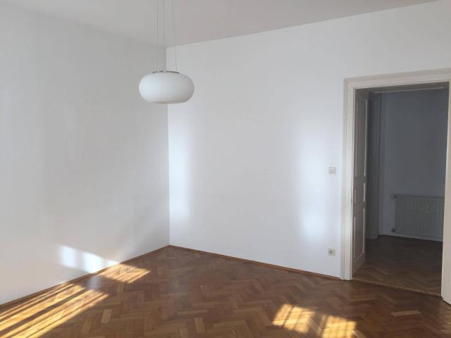 Schöne gepflegte Altbauwohnung in bester Lage
