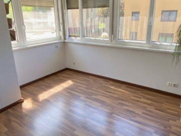 Schöne, gepflegte 3 Zi Wohnung mit sonnigem Wintergarten
