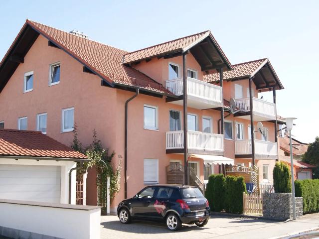 Schöne, gepflegte 3 Zimmer Wohnung in Osterhofen/Altenmarkt zu vermieten Einbauküche möglich