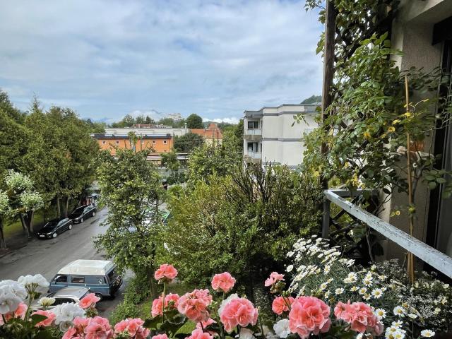 Schöne, gepflegte 3 Zimmer Wohnung mit Wohnrecht