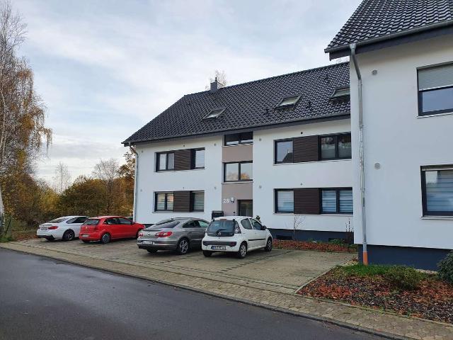 Schöne geräumige Wohnung im Dachgeschoss! Inkl. Stellplatz!