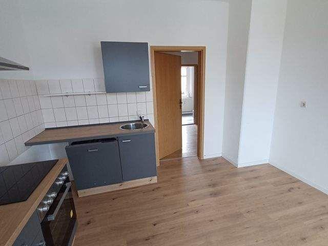 Schöne geräumige 2 Raum Wohnung in Zwickau, Oberplanitz ab sofort zu vermieten m. Einbauküche