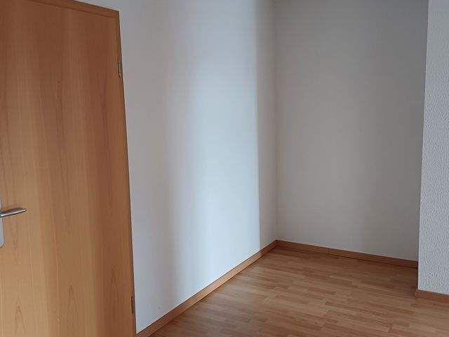 Moderne Einbauküche in geräumige 2 Raum Dachgeschoss Wohnung ab sofort zu vermieten