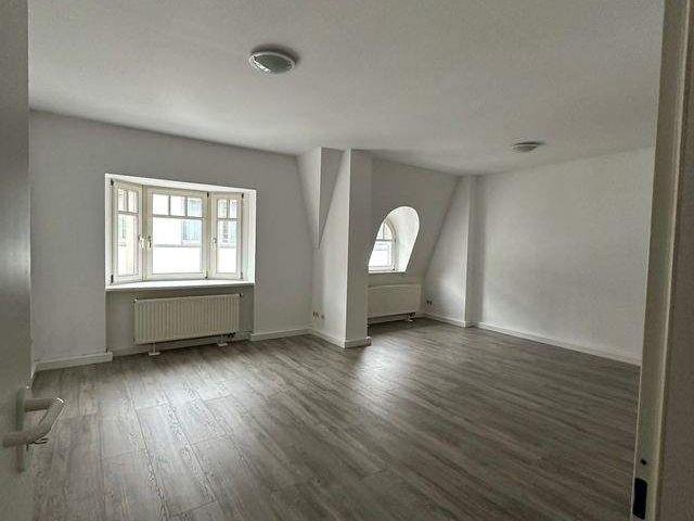 Schöne geräumige 2 Raum Etagenwohnung in Zwickau Zentrum ab sofort zu vermieten