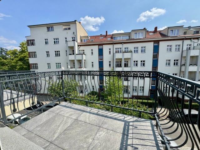 Schöne geräumige 3 Zimmer Wohnung nahe der Schloßstr.