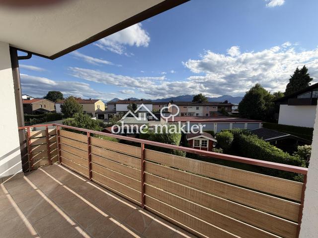 Schöne, großzügige 3 Zimmer Wohnung 90m² mit Südwest Balkon und Traumblick in Rosenheim Pang