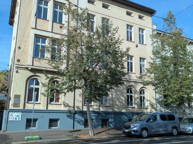 Schöne großzügige 4 Zi Wohnung, Balkon, Parkett+Korkböden, Wannenbad, AR in der nördl. Innenstadt