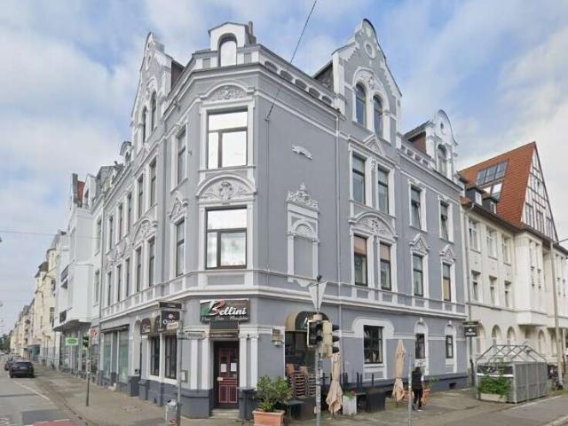 Schöne, großzügige Altbauwohnung in der List