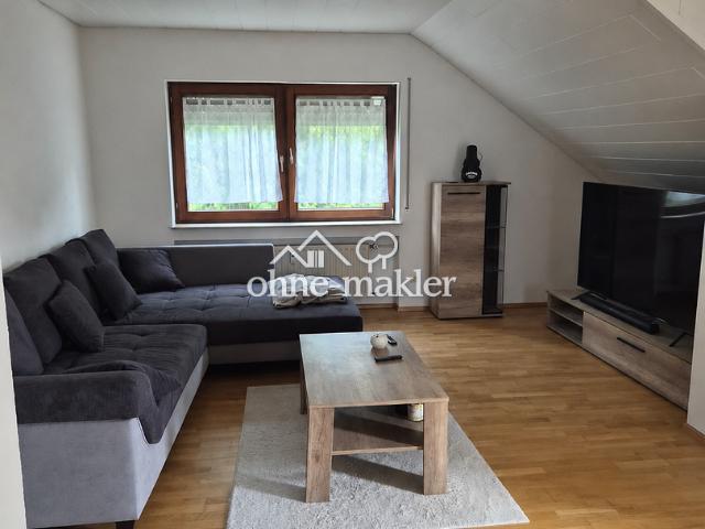 Schöne, großzügige DG Wohnung in ruhiger Lage