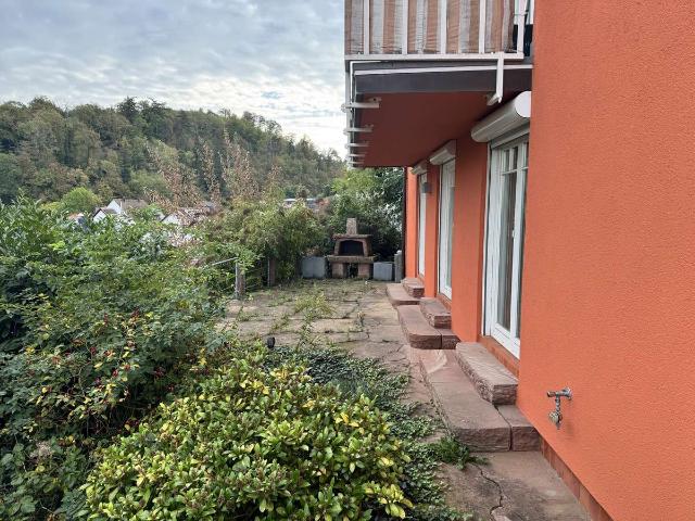 Schöne großzügige Erdgeschosswohnung mit Einbauküche in Weinheim