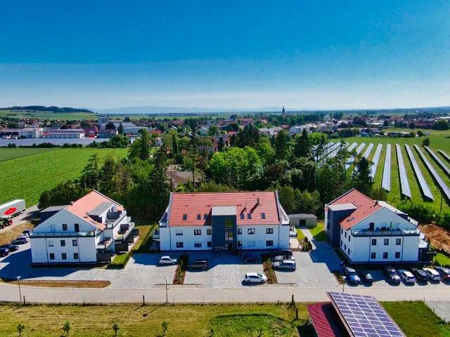 Schöne große 3 Zimmer Wohnung mit Balkon