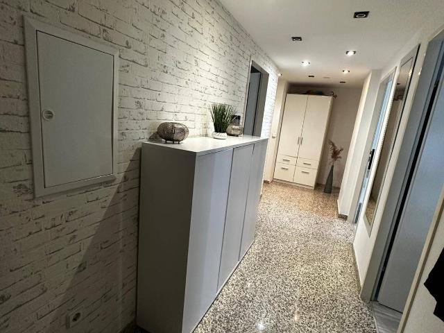 Schöne große 3 Zimmer Wohnung Sozialbau