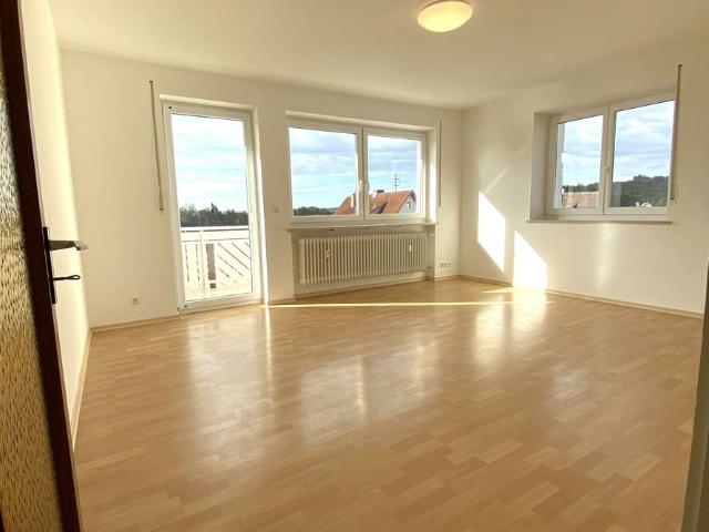 schöne große 4 ZKB Wohnung mit gemütlichen Süd Balkon …