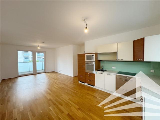 Schöne, gut aufgeteilte 3 Zimmer Wohnung mit Balkon und Loggia in Bahnhofsnähe!