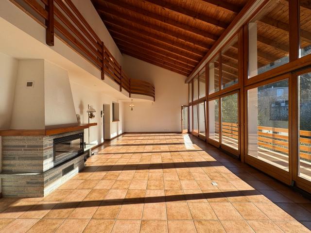 SCHÖNE ZWEI FAMILIEN VILLA 5,5 ZIMMER