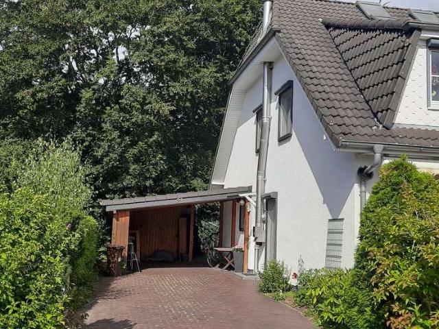 Schöne Doppelhaushälfte am Parkrand in Kattenesch