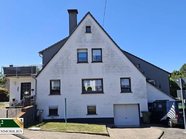 schöne Doppelhaushälfte mit Garage und großem Grundstück