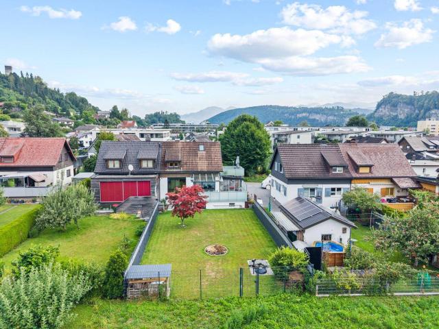 schöne Doppelhaushälfte mit großem Garten