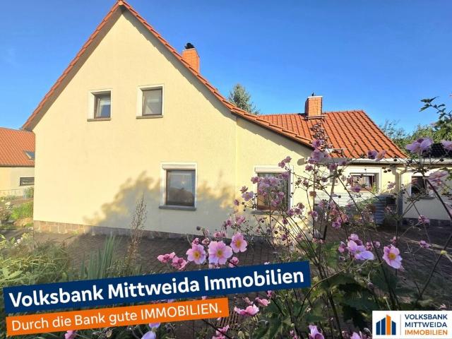 Schöne Doppelhaushälfte mit großem Grundstück und vielen Extras!