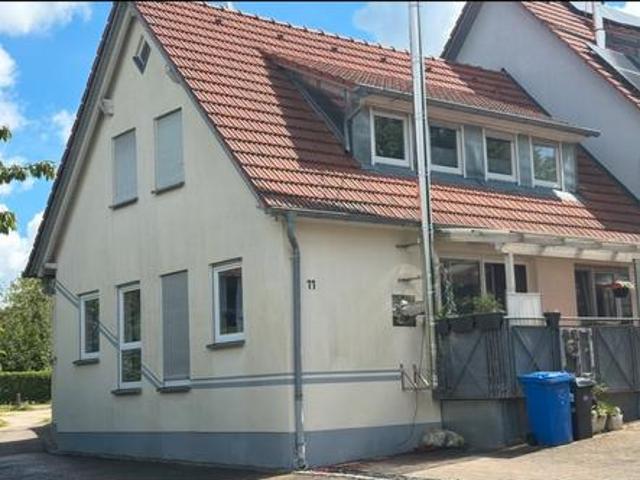 Schöne Doppelhaushälfte mit großer Dachterasse