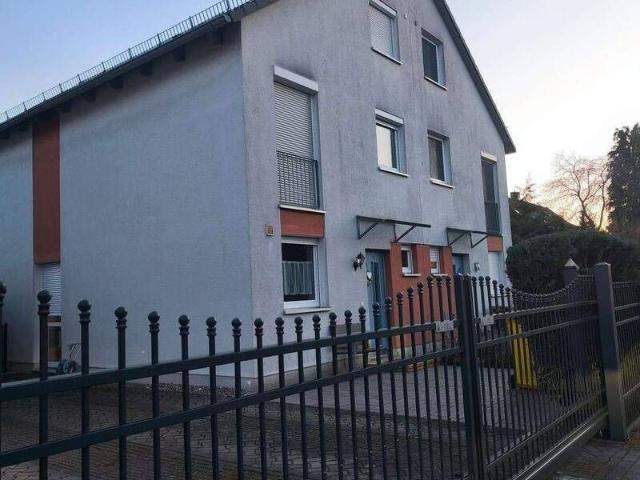 schöne Doppelhaushälfte mit Sauna