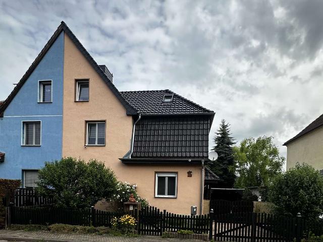 Schöne Doppelhaushälfte nähe Geisteltalsee