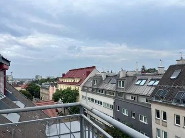 Schöne Dachgeschoß Maisonettenwohnung inkl. Tiefgarage und Terrasse