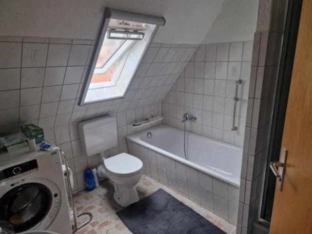 Schöne Dachgeschoß Wohnung ab dem 01.12.2026 evt. früher frei