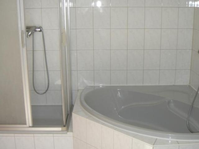 schöne Dachgeschoss Wohnung mit BALKON