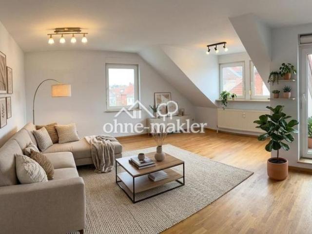 Schöne Dachgeschoss 2,5 Zimmer Wohnung in Fürth, 5 Min vom Hauptbahnhof entfernt