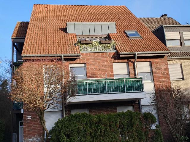 Schöne Dachgeschoss 3 Zimmerwohnung mit 2 Balkonen und PKW Stellplatz in Alt Hürth