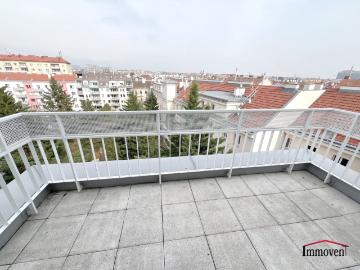 Schöne Dachgeschoßmaisonette mit Terrasse und Wienblick und 2 Garagenplätzen Stapelparker Mietbeginn 01.08.2026