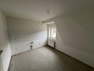 schöne Dachgeschosswohnung im Grünen ! kurzfristig verfügbar !