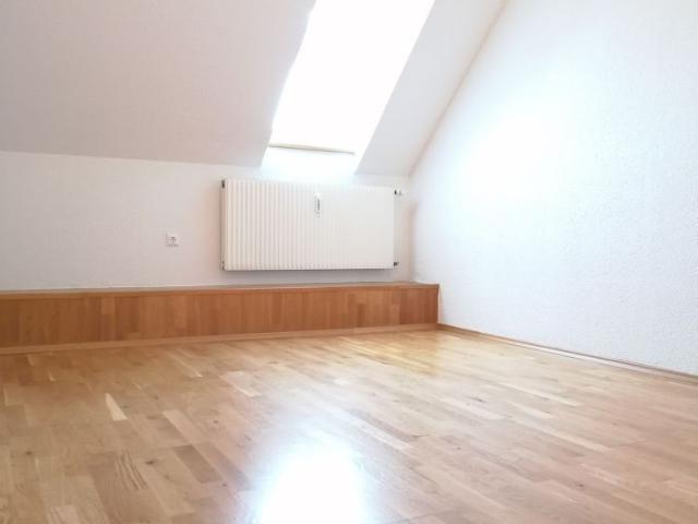 Schöne Dachgeschoßwohnung in zenraler Lage Provisionsfrei!