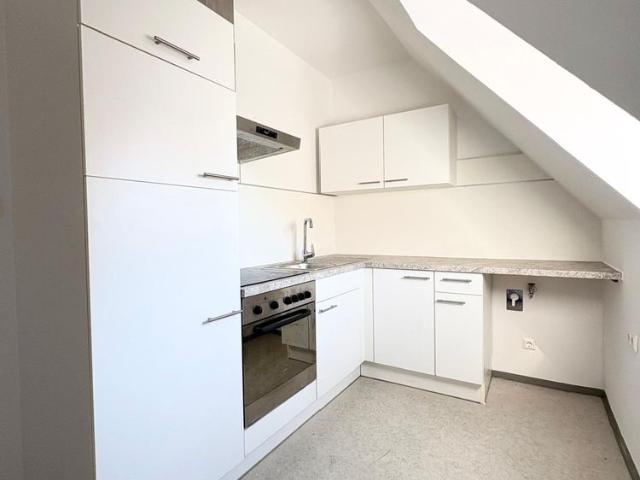 Schöne Dachgeschoßwohnung in zenraler Lage Provisionsfrei!