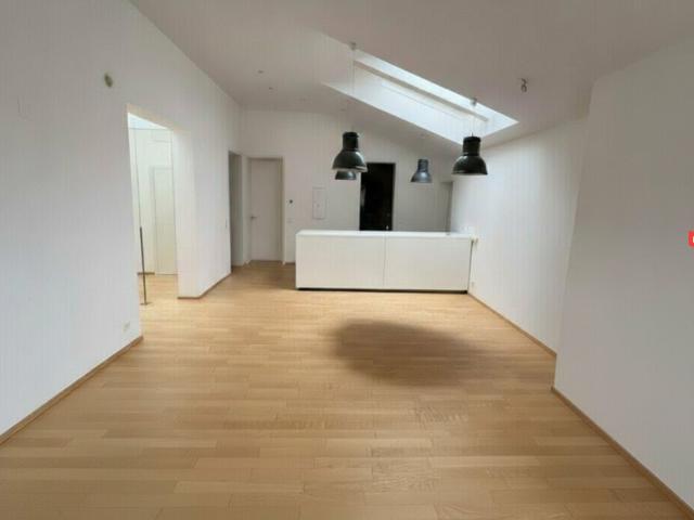 Schöne Dachgeschosswohnung in Bestlage am Froschberg