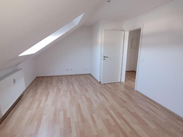 Schöne Dachgeschosswohnung in Refrath