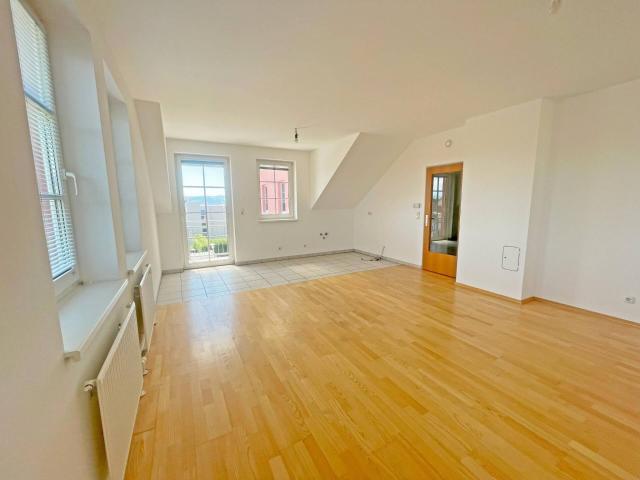 Schöne Dachgeschosswohnung mit Ausblick ins Grüne