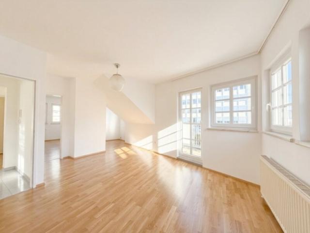 Schöne DACHGESCHOSSWOHNUNG mit kleiner Terrasse nähe Donaulände zu vermieten