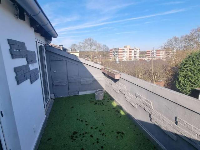 Schöne Dachgeschosswohnung mit tollem Balkon über den Dächern Barops