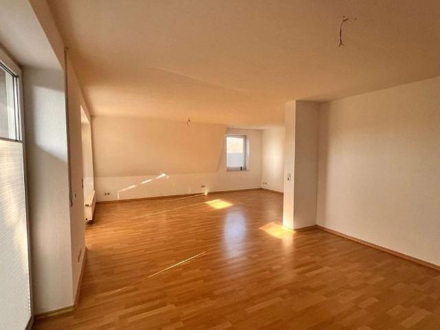 Schöne Dachgeschosswohnung Nähe Speckenbüttler Park zur Miete