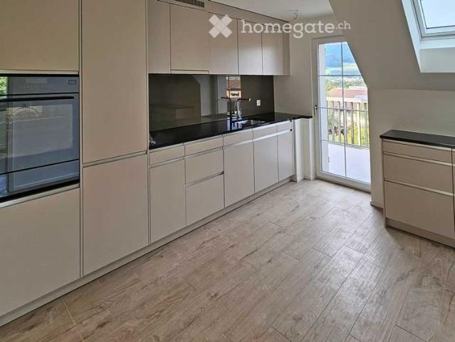 Schöne Dachwohnung in zentraler Lage