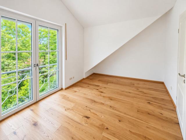 Schöne DG Wohnung mit Einbauküche und Garten im Herzen Haar's