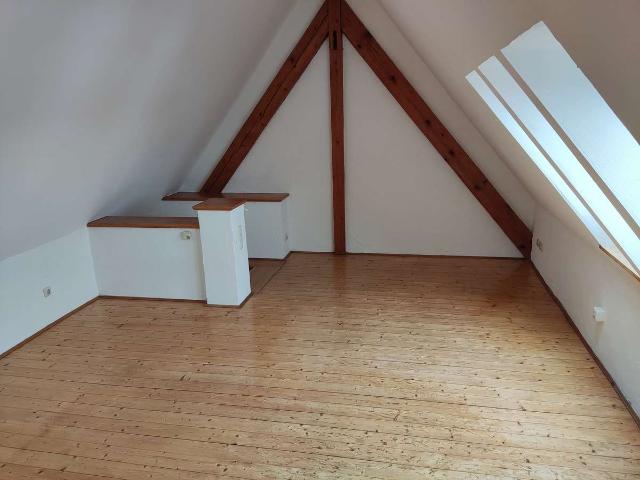 Schöne drei Zimmer Dachgeschosswohnung in Neuburg an der Donau, Anton Bruckner Straße
