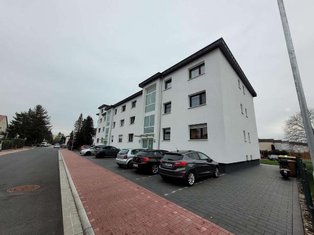 Schöne Dreizimmerwohnung 2.OG mit Balkon Komplett renoviert mit Einbauküche + Stellplatz